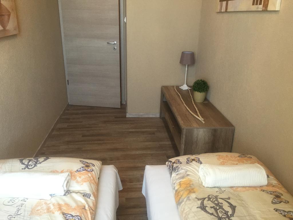Belvarosi Deluxe Apartman Baja Luaran gambar